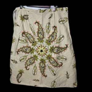 Banana Republic Embroidered Skirt Cream/tan color with sage detail & sequin SZ 6
